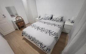 Habitaciones Con Bano Compartido En Bonito Apartamento En Badalona